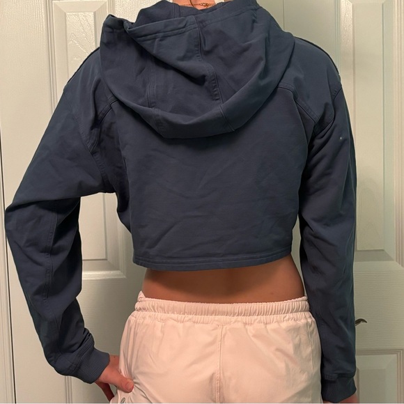 Lululemon blue crop top - Picture 2 of 4